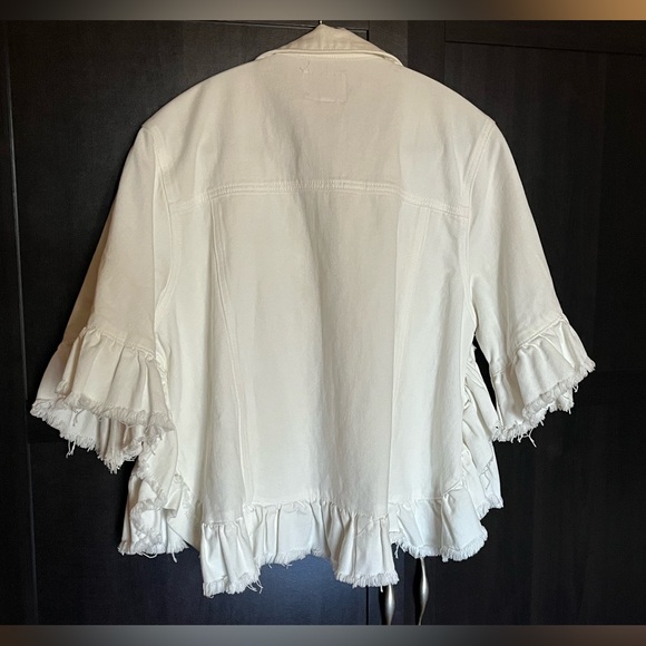 Ruffled denim / jean jacket w/ distressed hems. Buttoned up, oversized. White. M - Picture 10 of 13